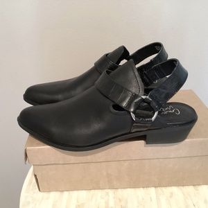 NWT-Women’s Crown Vintage Western Sling Back Mule-Size 8